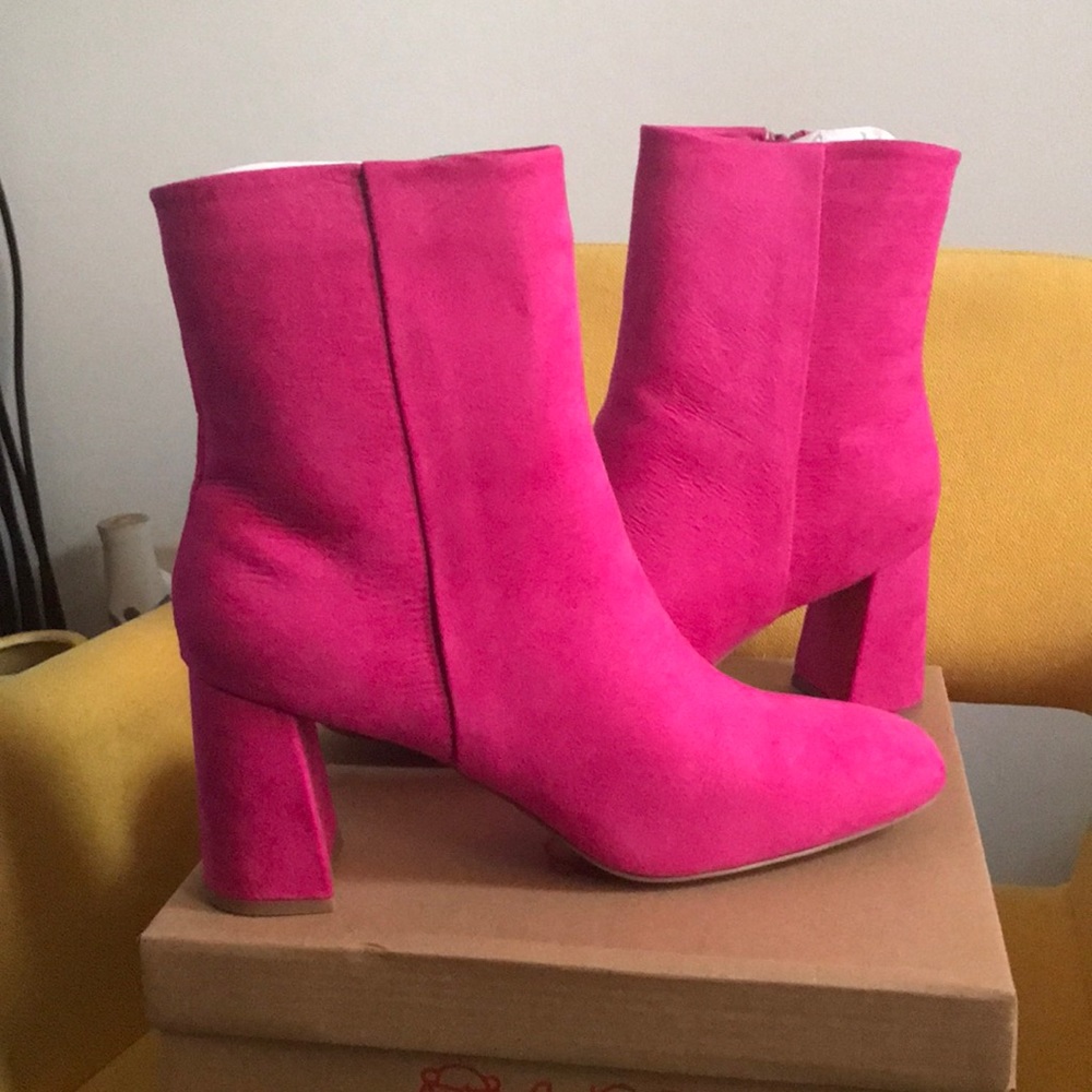 Sugar fuschia micro bootie.